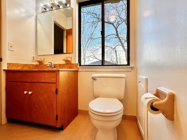 Building Photo - 2442 Red Hill Rd