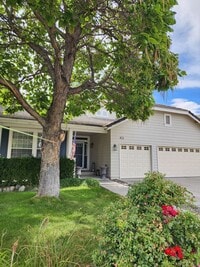 Building Photo - Welcome to this stunning 4-bedroom, 2.5-ba...