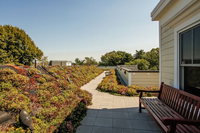 Building Photo - 225 Stanley Ave