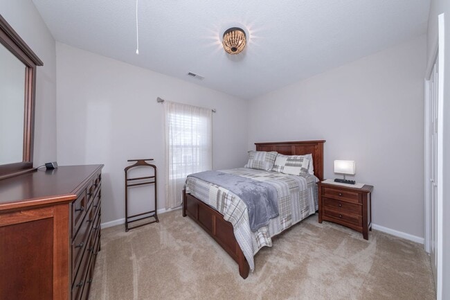 Building Photo - 2 bedroom condo close to W&M