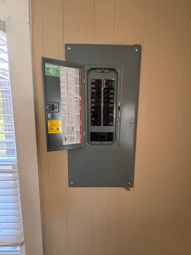 Building Photo - Bremerton Two Bedroom House for rent! Fully Fenced Yard, Available 06/10!