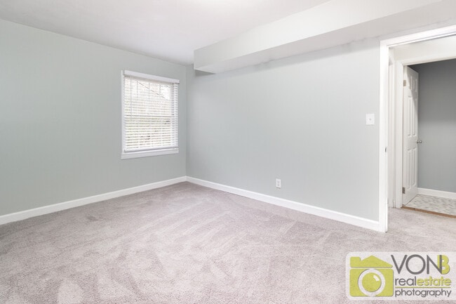 Building Photo - 648 Montclair Dr