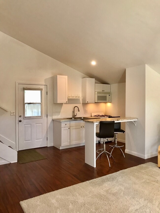 Building Photo - 656 Grand Ave