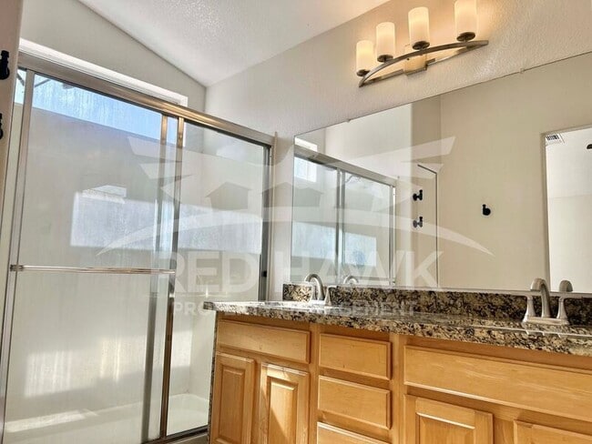 Building Photo - 721 E Sheffield Ave