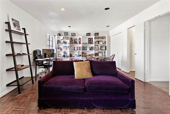 Building Photo - 1052 Augusta Dr