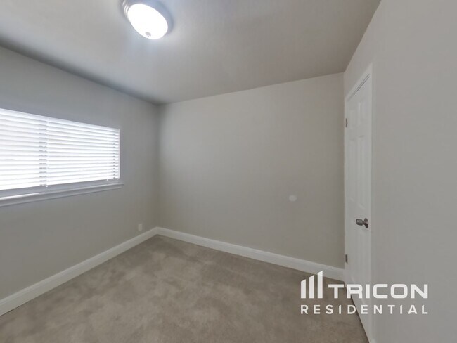 Building Photo - 8755 Ridge Moon Dr