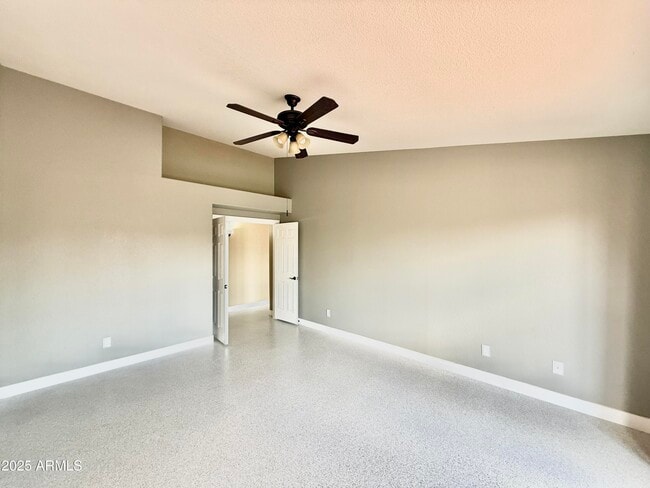 Building Photo - 2218 E Desert Trumpet Rd