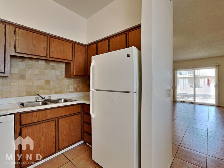 Building Photo - 2828 E Tierra Buena Ln