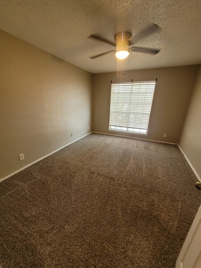 Building Photo - 2 story, 2 bed 2.5 bath townhome at Sagewo...