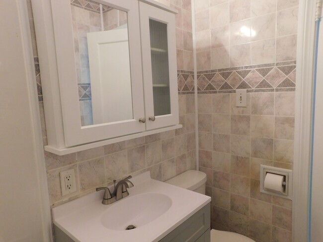 Building Photo - Updated 3 bedroom/1 bath in quiet El Dorad...