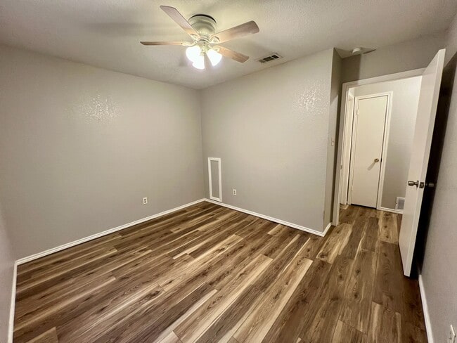 Building Photo - 759 Meadowcreek Ct