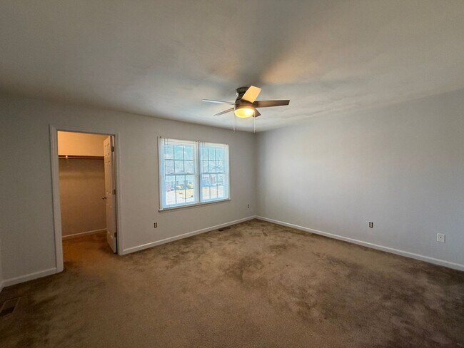 Building Photo - Roanoke Duplex