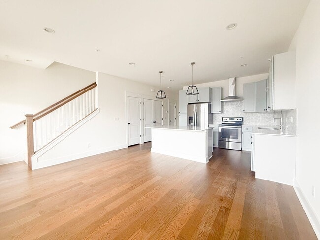 Building Photo - Spacious 4-Bedroom Townhome on Allison Way with Pool Access Near TTU