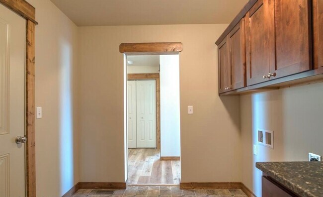 Building Photo - Spacious 3BR/2BA Home in Quiet Belgrade Neighborhood with Fenced Backyard & Garage