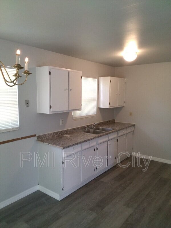 Building Photo - 8147 Bazaine Dr