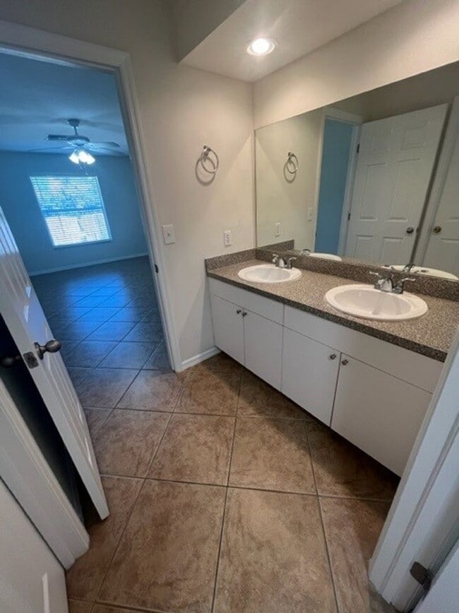 Building Photo - 1126 Calmar Ave