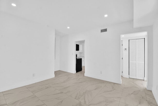 Building Photo - 3025 NW 8th Ave