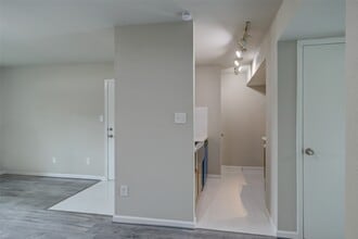 Building Photo - 3300 Pebblebrook Dr