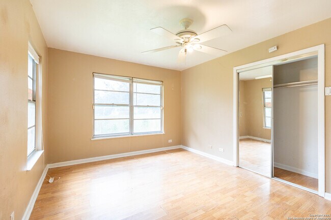 Building Photo - 224 Shadyview Dr