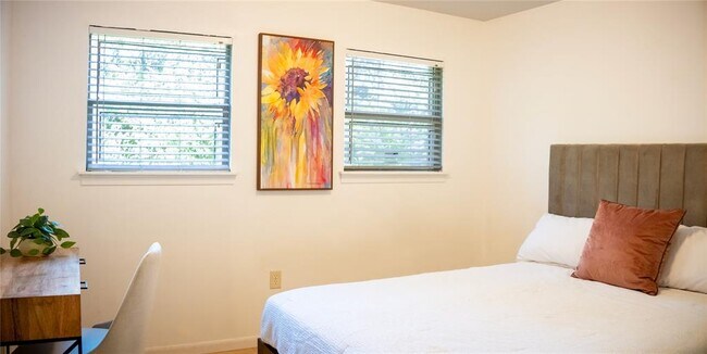 Building Photo - 205 W Covington Dr