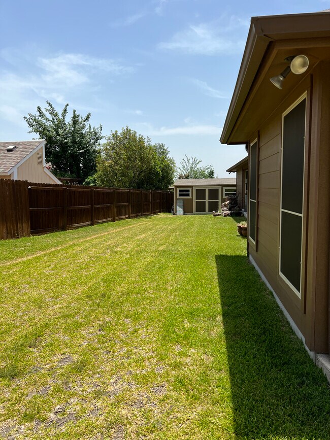 Building Photo - 2247 Sun Rim Way