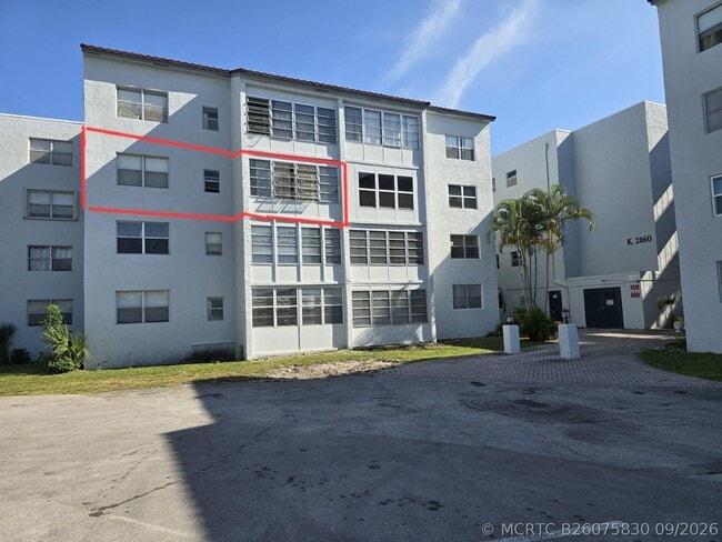 Building Photo - 2860 Somerset Dr