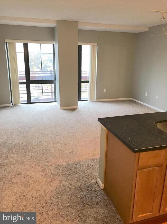 Building Photo - 7915 Eastern Ave NW