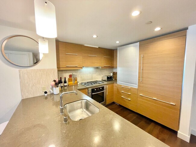 Building Photo - Luxurious Condo at Madrone w/Bay, City Views, Balcony, Pool, Parking, Storage -FULLY FURNISHED OP...