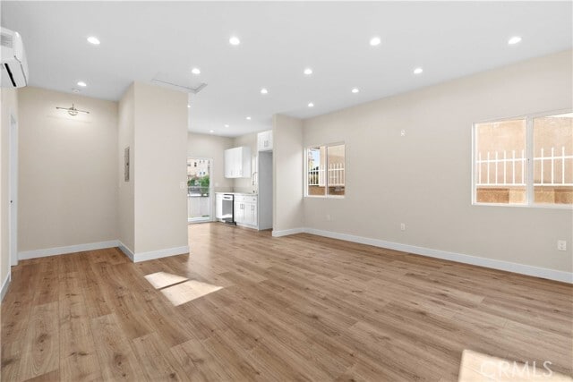 Building Photo - 702 E Glenoaks Blvd