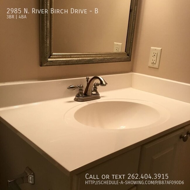 Building Photo - Huge condo with 2 car garage!