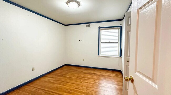 Building Photo - 161 W 53rd St