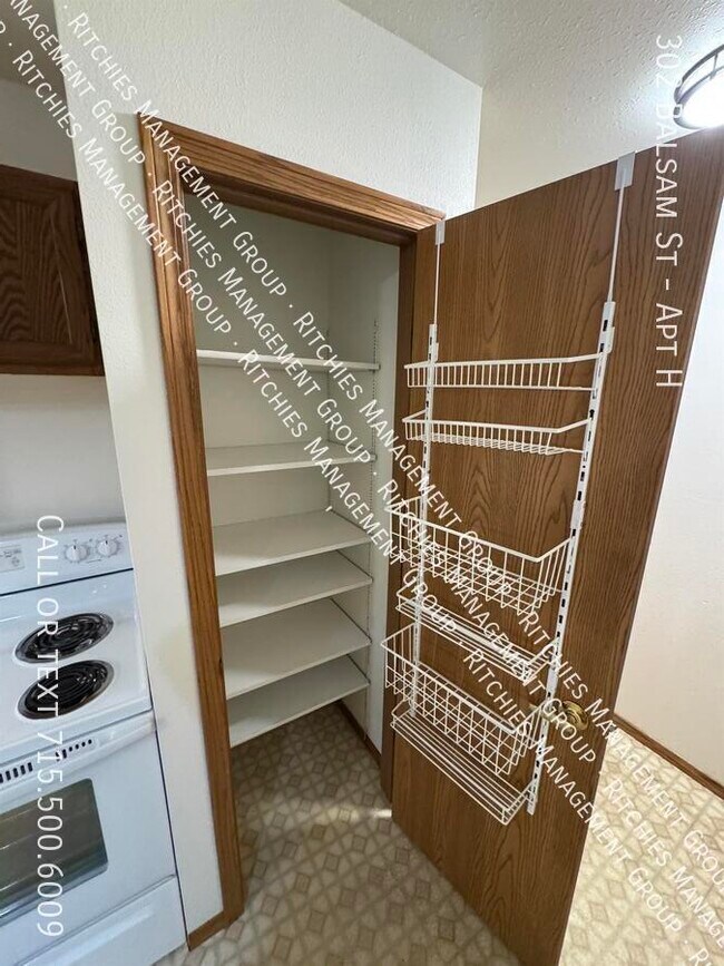 Building Photo - 302 Balsam St