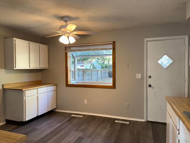 Building Photo - 5398 Mountville Ave