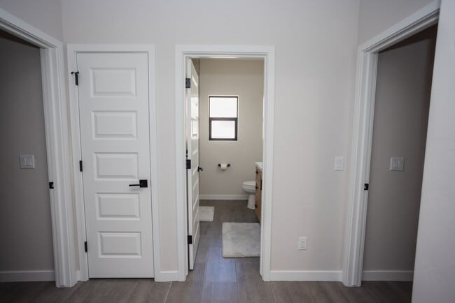 Building Photo - VR - 881 Pueblo Dr