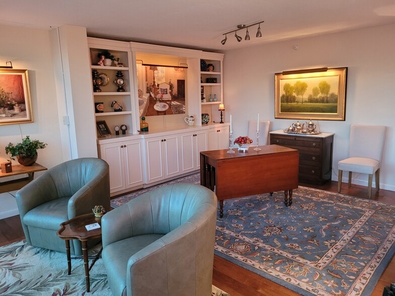 Dining - 11 Sunset Dr