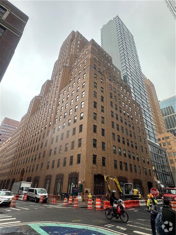 Building Photo - 365 Bridge St