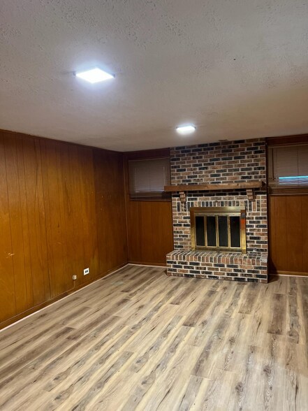 Building Photo - 2403 N Verde Dr