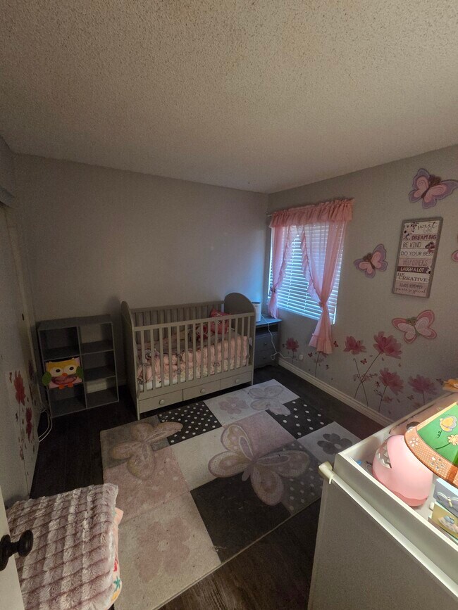 Building Photo - 22 Ridge Crest Cir