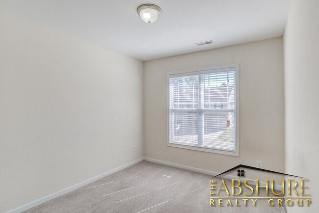 Building Photo - 2136 Sunny Cove Dr
