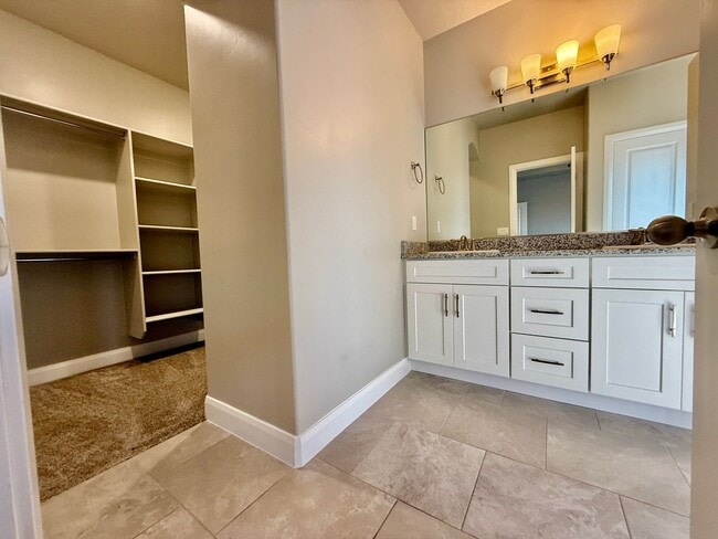 Building Photo - 4 Bedroom Home for Rent