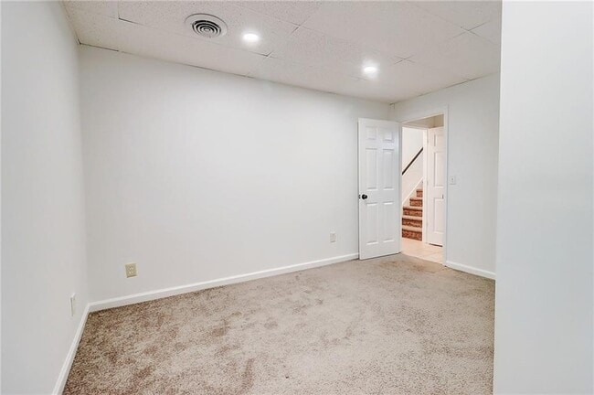 Building Photo - 3347 Camens Way NE