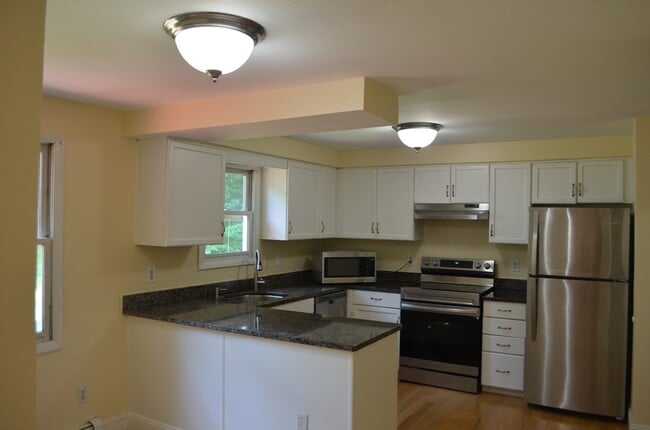 Building Photo - 157 Southville Rd