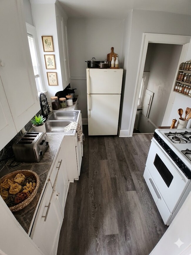 Building Photo - 1826 Green St