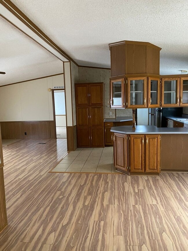 Building Photo - Come take a look at this 3-bedroom 2-bathr...