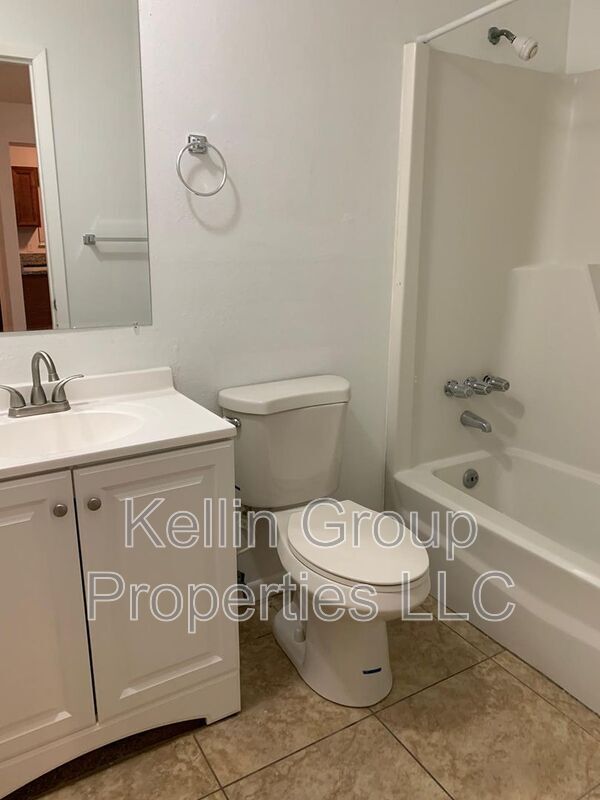 Building Photo - 858 Fox Lake Dr