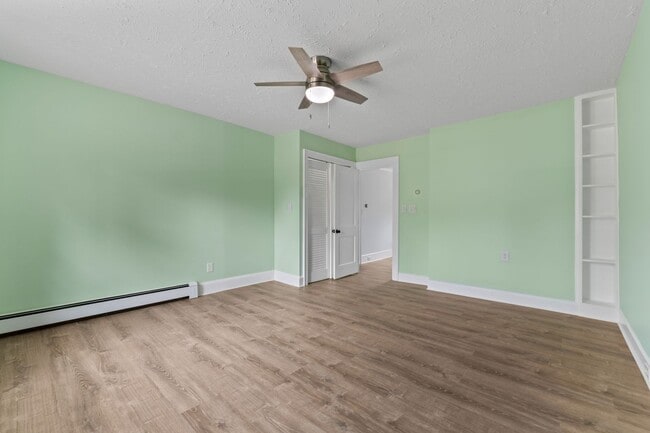 Building Photo - 381 Littlefield Rd