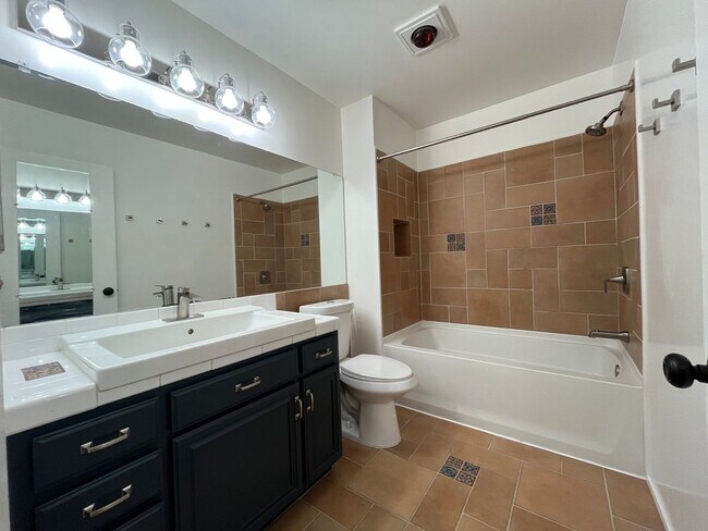 Building Photo - Canoga Park 2+1 w/pool + spa, gated entry + parking included!