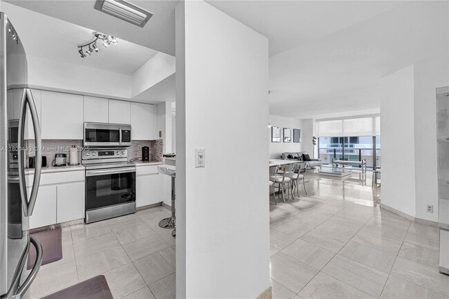Building Photo - 9455 Collins Ave