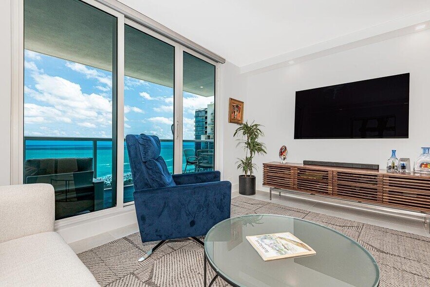 Building Photo - 2301 Collins Ave
