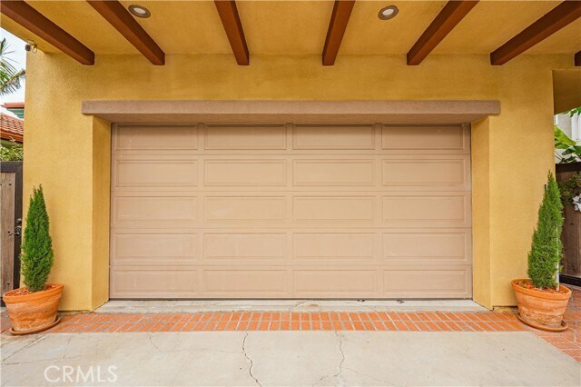 Building Photo - 8371 Lomond Dr
